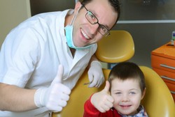 Ini Caranya Agar Anak Tak Takut ke Dokter Gigi