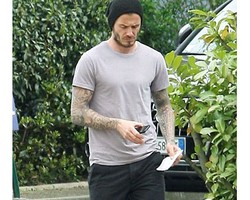Foto: Gaya David Beckham Saat Ajari Anak-anaknya Bermain Sepak Bola