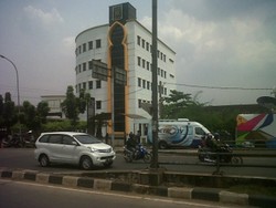 Ini Dia Penampakan 5 Mobil yang Disegel di Kantor PKS