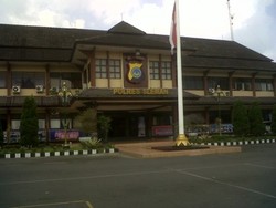 Mahasiswa Keroyok Anggota TNI, 1 Peleton Dalmas & TNI Jaga Polres Sleman