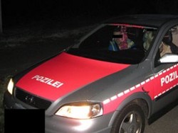 Punya Kendaraan Mirip Mobil Polisi, Wanita Ini Ditilang