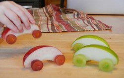 Ada Buah Bentuk Burung Merak dan Kupu-kupu untuk si Kecil