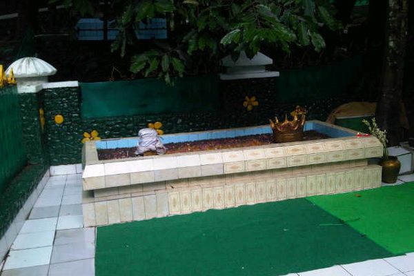 Misteri Makam Keramat di Kebun Raya Bogor