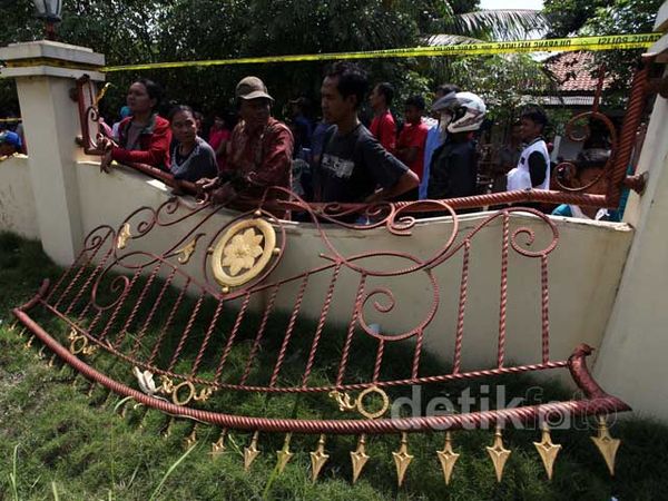 Warga Serbu Rumah Juragan Pabrik Kuali