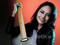 Maria Aipassa, Si Tomboy yang Seksi