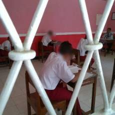 Lima Siswa SD Ini Kerjakan UN di Balik Tembok Penjara