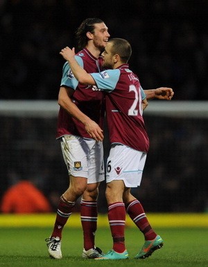 Joe Cole Berharap Carroll Bertahan di West Ham