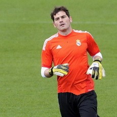 Terus Jadi Cadangan di Madrid, Bagaimana Nasib Casillas di Timnas?