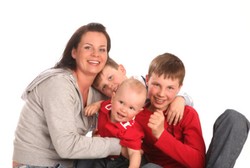 Survei: Punya Tiga Anak Itu Bikin Ibu Paling Stres