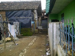 4 Jam Baku Tembak, Polisi Belum Berhasil Taklukkan Teroris Bandung