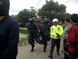 Tiga Kantong Mayat Dibawa dari Kontrakan Teroris