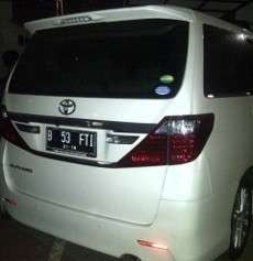 Istri Muda Kini Tak Bisa Tunggangi Alphard Putih Pemberian Fathanah