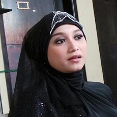 Fathanah di Mata Sefti, Sang Istri Muda: Kharismatik & Religius