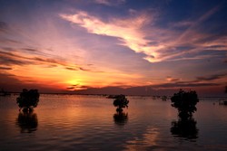 menanti sunset muara tawar