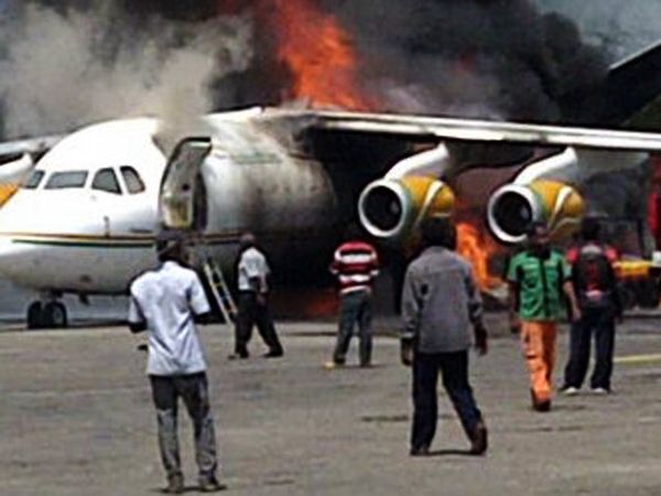 Pesawat Kargo Terbakar di Bandara Wamena Papua 