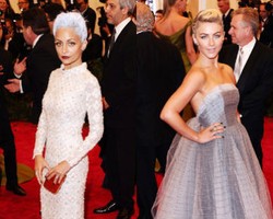 Nicole Richie Hingga Jourdan Dunn PeDe Pakai Baju Topshop di Red Carpet