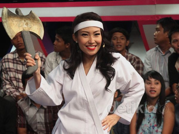 Ayu Dewi Si Pendekar 212 Wiro Sableng