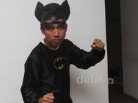 Denny Cagur Jadi Batman Cupu