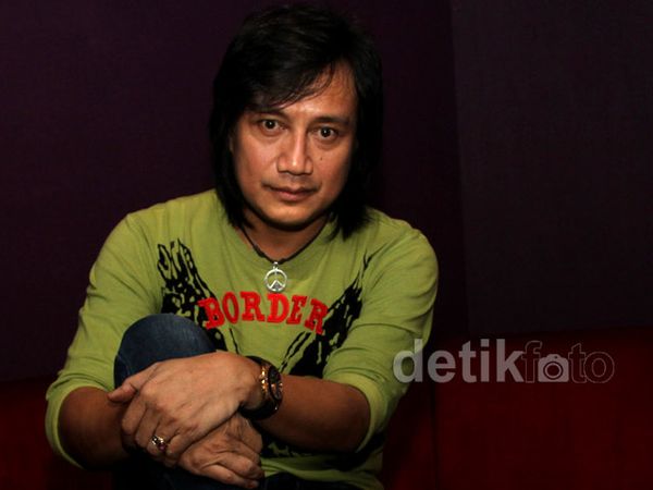 Gaya Casual Katon Bagaskara