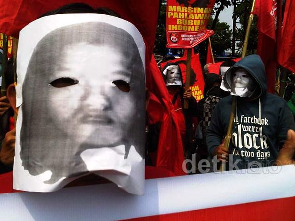 Ratusan Marsinah Demo Polda Jatim