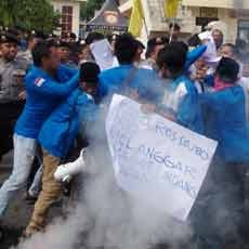 Demo PMII Anti Kapolres Situbondo Sempat Ricuh