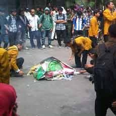 Demo Tolak Pelantikan Rektor Universitas Kanjuruhan Ricuh