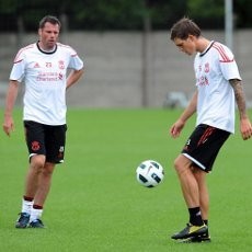 Agger Belajar Banyak dari Carragher