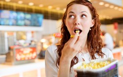 Pakai 4 Cara Ampuh Ini untuk Cegah Keinginan Ngemil Berlebihan