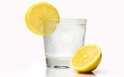 Atasi Sembelit di Pagi Hari dengan Segelas Air Lemon Hangat