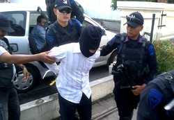 1 Jenazah dan 2 Orang Terduga Teroris Dibawa ke Jakarta