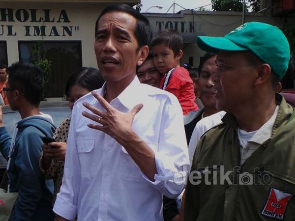Hari Libur, Jokowi Kunjungi Pasar Minggu