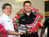 Tiba di Tanah Air, Rifat Sungkar Disambut Meriah