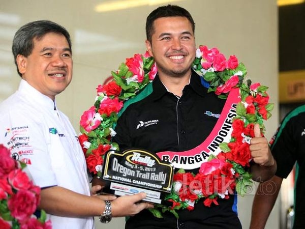 Tiba di Tanah Air, Rifat Sungkar Disambut Meriah