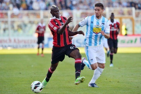 Balotelli Dua Gol, Milan Hantam Pescara 4-0
