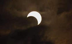 Jangan Lewatkan! Pukul 06.00 WIB, Gerhana Matahari Sebagian Terjadi di Jakarta