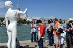 Patung Telanjang, Spot Pacaran di Venesia yang Dibongkar