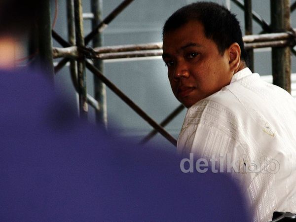 Asisten Pribadi Luthfi Hasan Diperiksa KPK