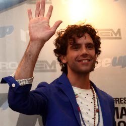 Konser Penuh Semangat dari Mika untuk Jakarta