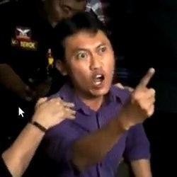 Setelah Nyanyi, Arya Wiguna Juga Jadi Model