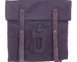 Tas Seram Bergambar Orang Teriak, Dijual Seharga Rp 9 Juta!
