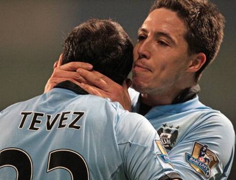 Giliran The Citizens Angkat Trofi