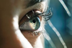 Pakai Bulu Mata Palsu Bisa Sebabkan Iritasi & Bulu Mata Rontok