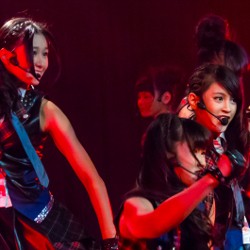 Kinal dan Shania JKT48 Bagi-bagi Waktu Antara UN dan River