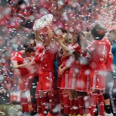 Gilas Augsburg, Bayern Sempurnakan Pesta Juara di Allianz Arena