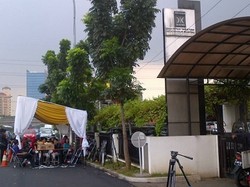 Kantor DPP Ditutup, PKS Buat Tenda Wartawan di Jl TB Simatupang