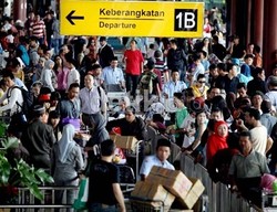 Penumpang Padat, Lalin Terminal 1 & 2 Bandara Soekarno Hatta Macet