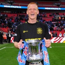 Ben Watson: Patah Kaki, Bangkit, Lalu Membuat City Nihil Gelar