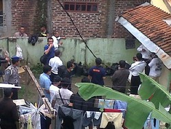 Polisi Temukan 2 Sarung Senpi dan Masker di Kontrakan Budi Syarif