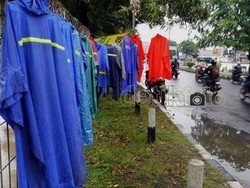 Seperti Apa Jas Hujan yang Aman?