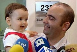 Terkena Sindrom Langka, Bayi Ini Jalani Operasi Saat Masih di Rahim